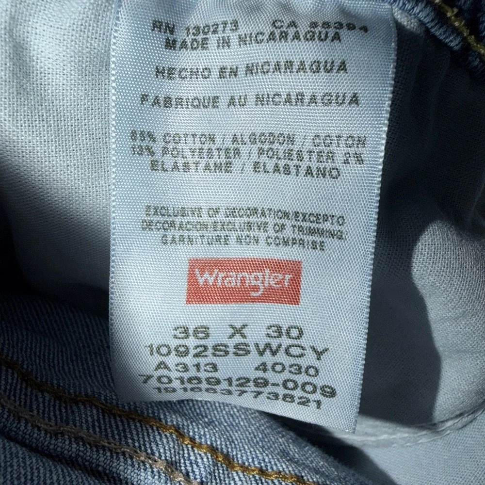 Wrangler Slim Straight Jeans Men's Size 36x30 Light Wash Blue Jeans Minor Flaw